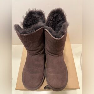 UGG Renley II Short Boots in Dark Brown in Genuine Suede Leather - Sz 6